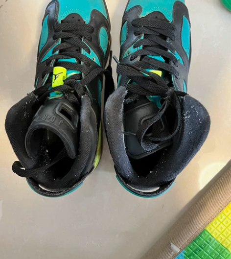 乔丹毒液系列36码，鞋底有点变黄了，7成新...