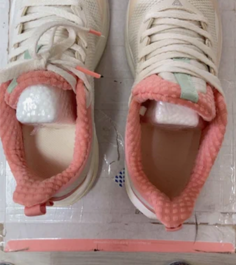 乔丹运动鞋 女中学生穿 38码??几乎全新...