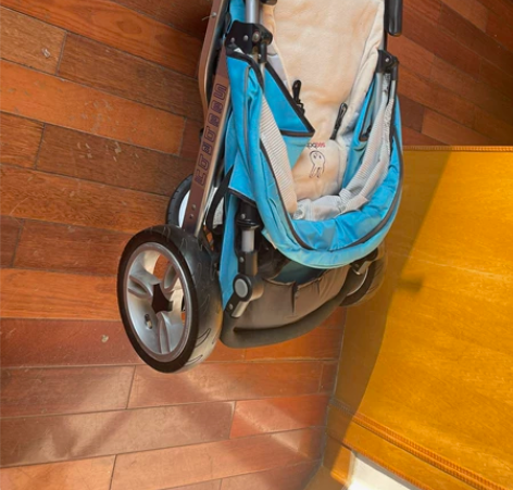 商场购买大品牌婴儿车，一键折叠粗轮胎减震，...