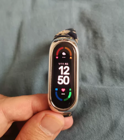 小米手环6标准版 不带NFC，屏幕有两道小...