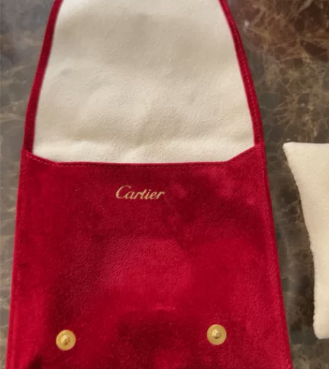 卡地亚全新手表绒布袋 感兴趣的话点“我想要...