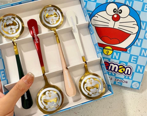 朋友实体店不开了，清一些叮当猫金头网红勺了...