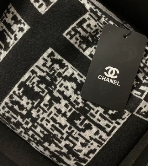 围巾全新39非偏远可包邮 感兴趣的话点“我...