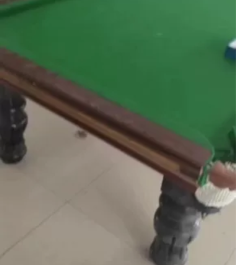 台球桌，台球桌。带自动回球的，带球杆加球！...