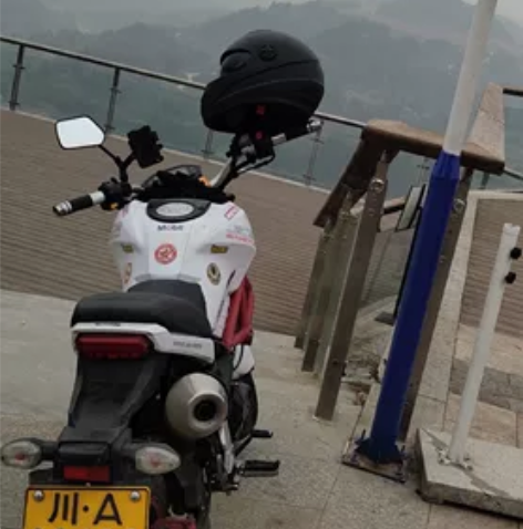 小猴子摩托车。力帆150陈色新。放了一年多...