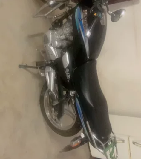 豪爵摩托车。成色很新。公里数照片有。可以小...