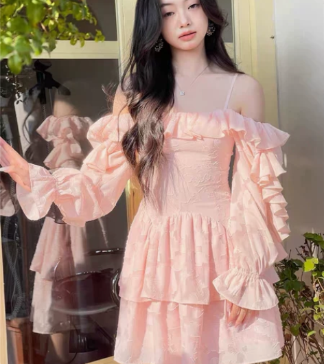 下蛋喵2022春夏浪漫甜美一字领露肩荷叶边...