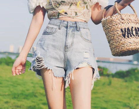 浅色烂破洞牛仔短裤夏女2020新款网红高腰...