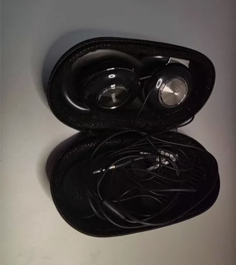 飞利浦挂耳式耳机，京东购买的正品，质量有保...