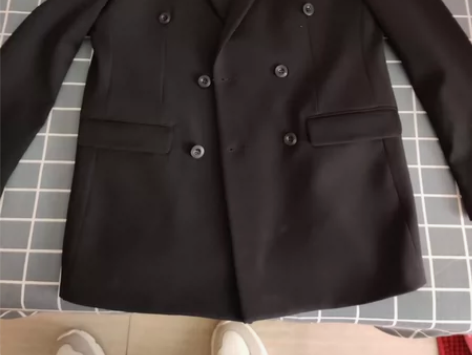 西服外套L码，穿过一次，原价200多，便宜...