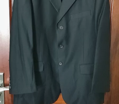 奥田西服一套，高端大气，做工精致。中等厚度...