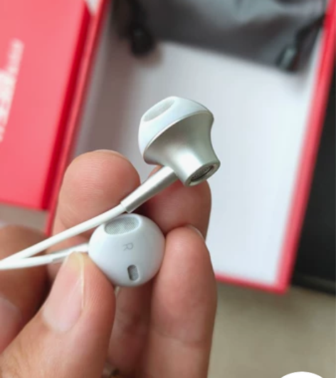 白菜价耳机！如图所示！ 线长1.5米，很长...