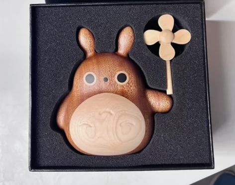 木质龙猫小风车桌面摆件车载香薰玩偶可爱装饰...