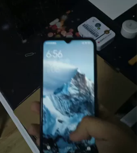 红米9A,4+64版本,贴钢化膜使用,屏幕...