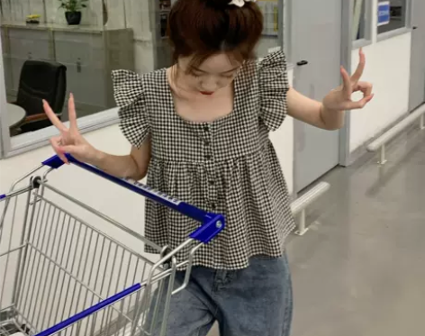 夏季女飞飞袖方领宽松显瘦露背格子背心娃娃衫...