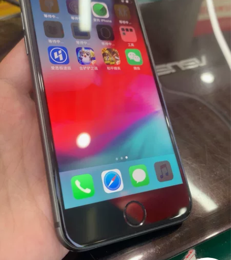 8代靓机无拆修，950，不接受砍价～ 感兴...