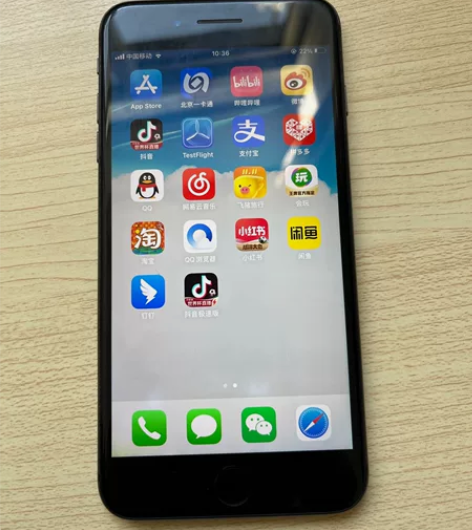 自己用的iphone 8plus 64g内...