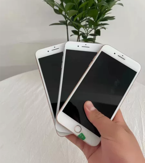 不墨迹的速来，iphone 8plus嘎嘎...