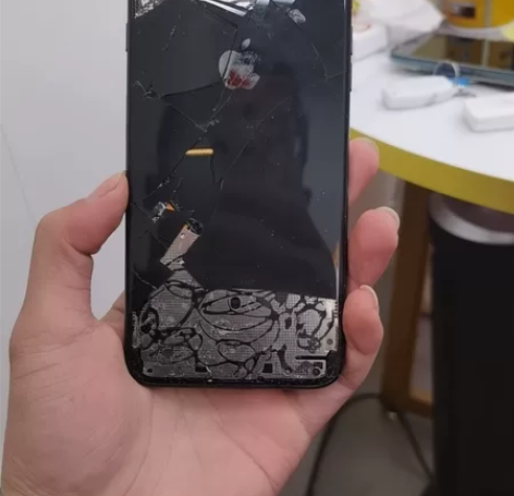 苹果8plus 美版64g 有锁 伊拉克成...