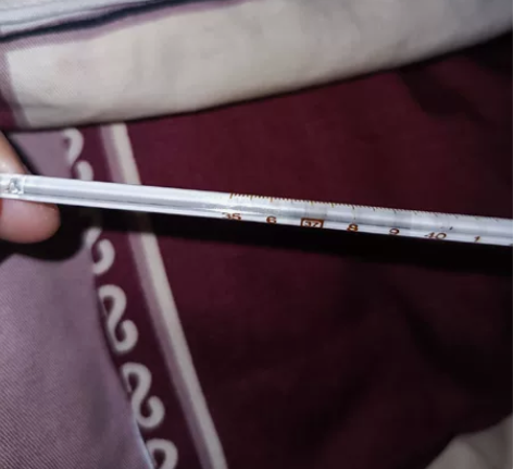 红米k40游戏版 8 256    有磕碰...