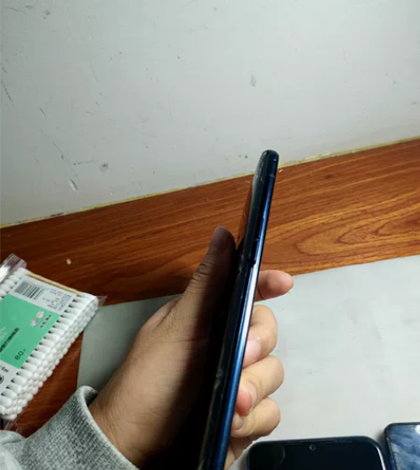 OPPOReno标准版，6+256，后碎烧...