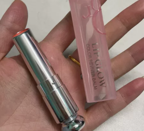 迪奥变色润唇膏04号色免费送 感兴趣的话点...