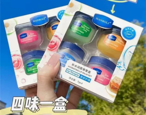凡士林补水润唇膏套盒 一盒四个 买了两盒用...