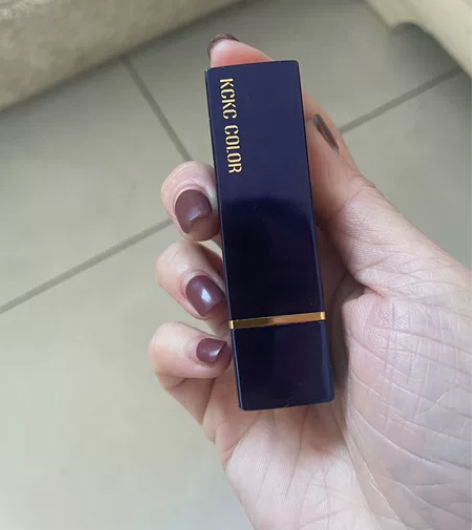 土棕色口红，余量3分之二吧，直播间买的，不...