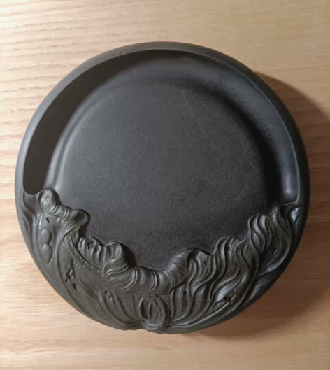 月满荷塘青鱼籽歙砚 感兴趣的话点“我想要”...