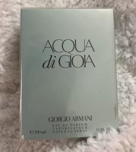 家里太多香水了，想出掉。正品绝版100ml...