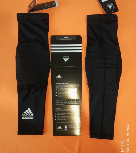阿迪s码黑色运动防摔跤护臂一对。 全新正品...