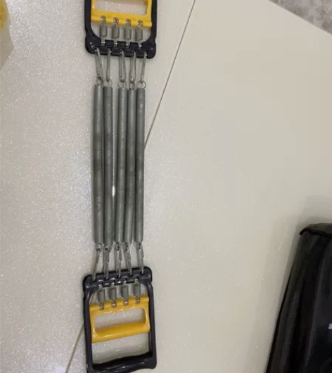 拉力器，闲置很久落灰，有需要的带走 感兴趣...
