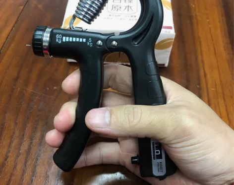 9成新握力器，自动计数0-99，可以调节力...
