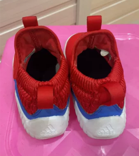 阿迪  23码  九九新 感兴趣的话点“我...