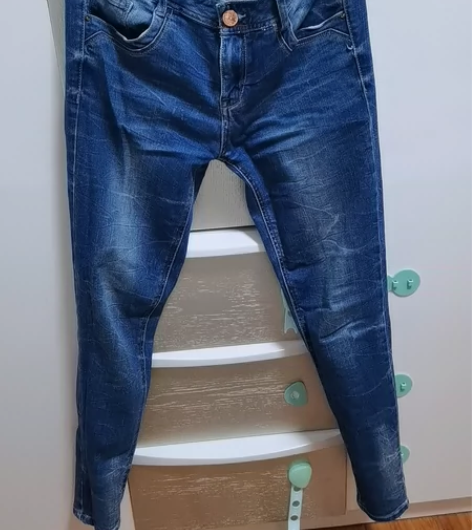 小脚牛仔裤 感兴趣的话点“我想要”和我私聊...
