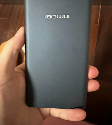 小米1万毫安充电宝,贴了公司标 感兴趣的话...