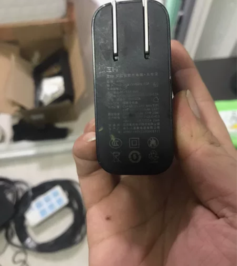 小米充电宝带充电器功能 便宜出 感兴趣的话...