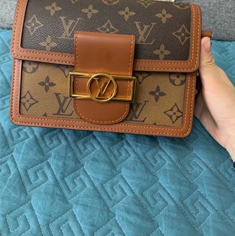 小号，9新，1600多入，背个款式可以，有...