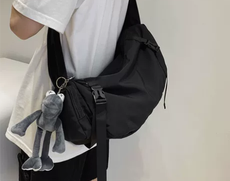 单肩包男生斜挎包小众设计感原创男运动款in...