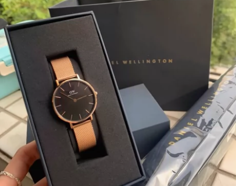 DW手表 女士款的 表盘是28mm的 几乎...