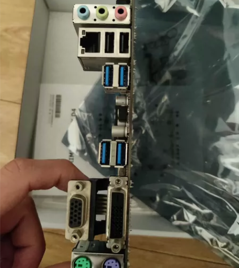 #电脑主板 要换显卡，主板跟不上了 感兴趣...