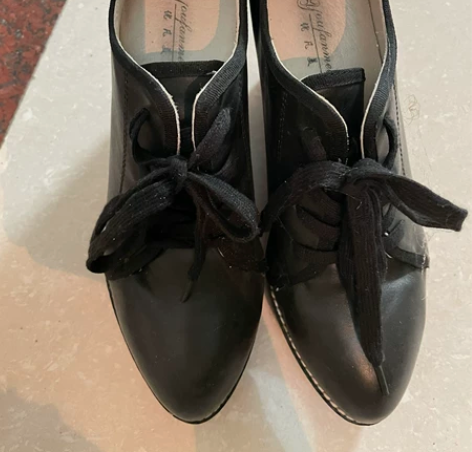 内增高坡跟鞋黑色 感兴趣的话点“我想要”和...