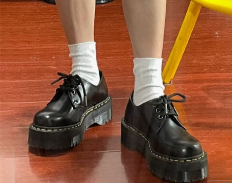 杨幂同款厚底马丁靴1461Quad英伦3孔...