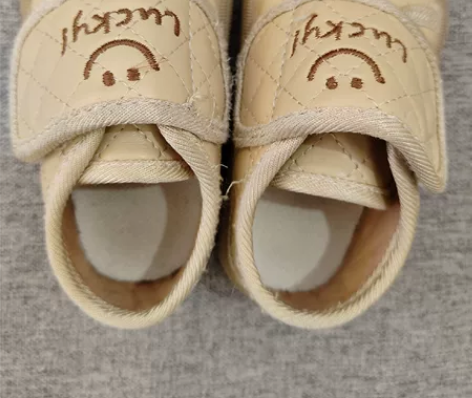 软底鞋20元 内长12.5?轻微穿着痕迹1...