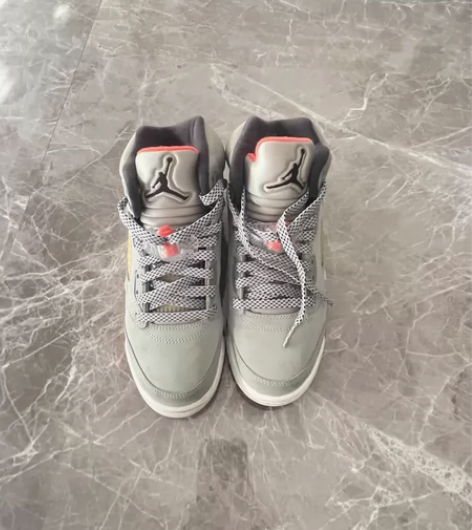 正品保证乔丹aj5，36码，码数偏小，建议...