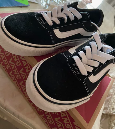 全新vans帆布鞋。官网买的,鞋子太多。出...