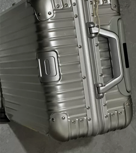 网易严选全铝镁合金箱子 新的没用过  包邮...