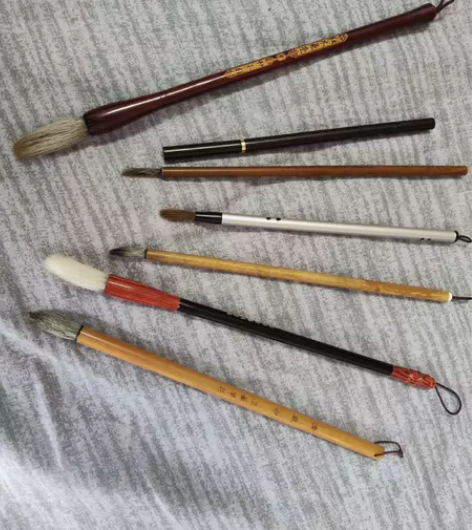 毛笔,有狼毫,兼毫,羊毫,闲置不用,基本是...