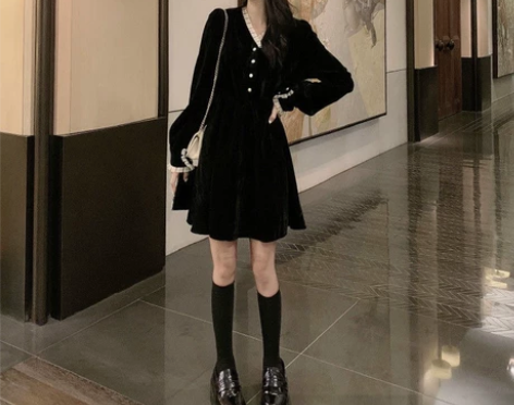 法式小众丝绒连衣裙女2021秋季新款韩版中...