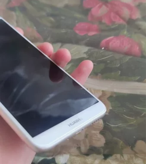 华为畅享7s  4+64G成色如图，手机没...